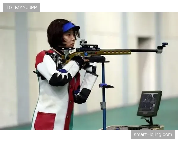 杜丽退役后家里靶场当后花园，邻居以为天天在拍枪战片