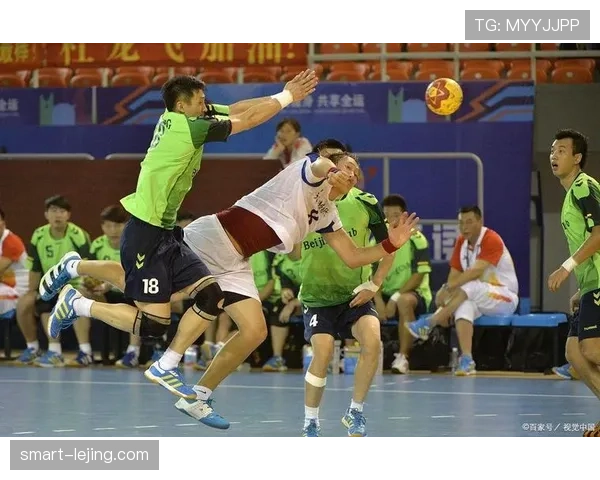 点球主罚前进攻方提前进区，为何有时不判重罚？